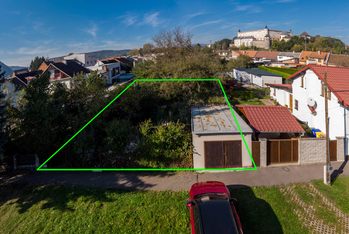 Posledný voľný pozemok v lukratívnej štvrti na stavbu domu